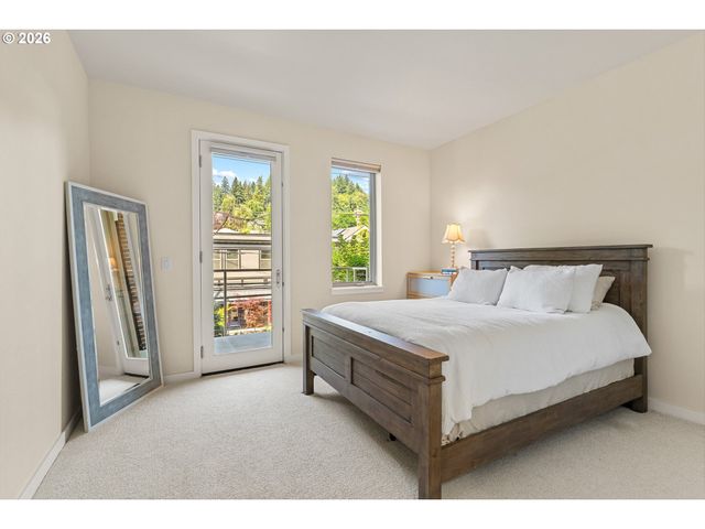 4280 S CORBETT Ave 201, Portland, OR 97239