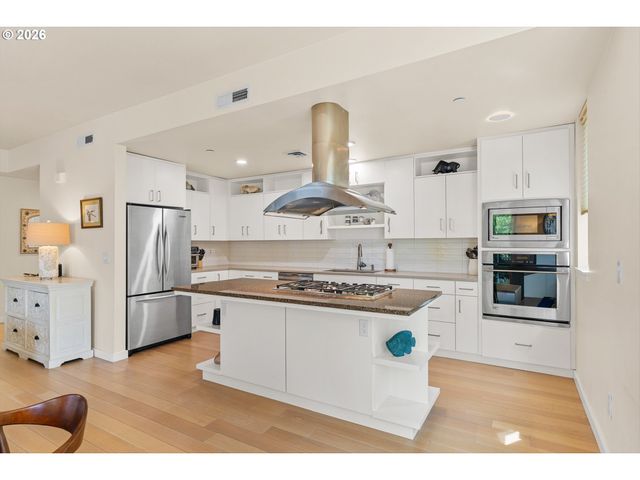 4280 S CORBETT Ave 201, Portland, OR 97239
