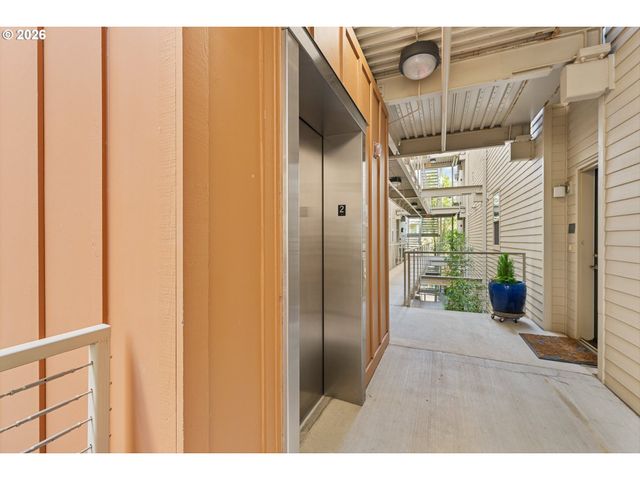 4280 S CORBETT Ave 201, Portland, OR 97239