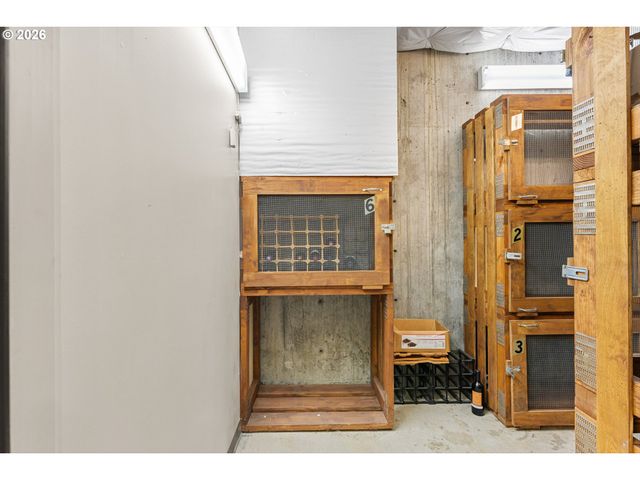 4280 S CORBETT Ave 201, Portland, OR 97239