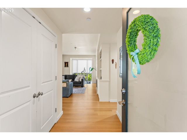 4280 S CORBETT Ave 201, Portland, OR 97239