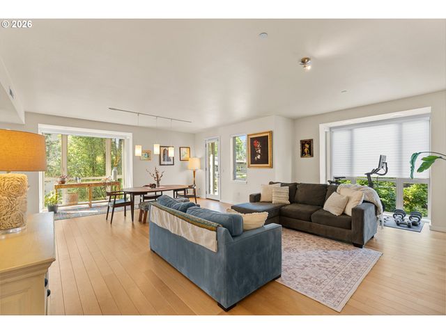 4280 S CORBETT Ave 201, Portland, OR 97239