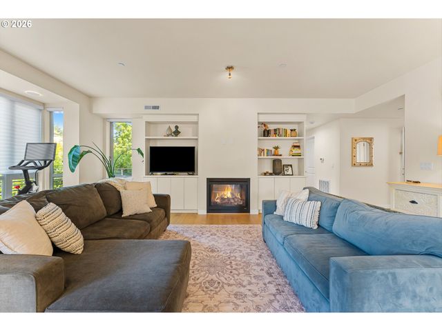 4280 S CORBETT Ave 201, Portland, OR 97239