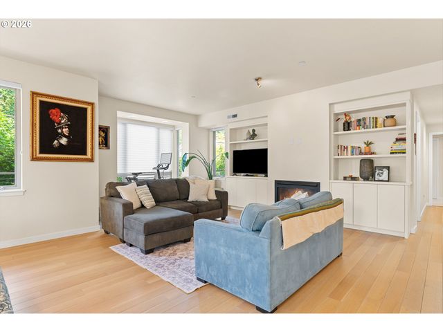 4280 S CORBETT Ave 201, Portland, OR 97239