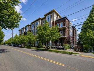 4280 S CORBETT Ave 201, Portland, OR 97239