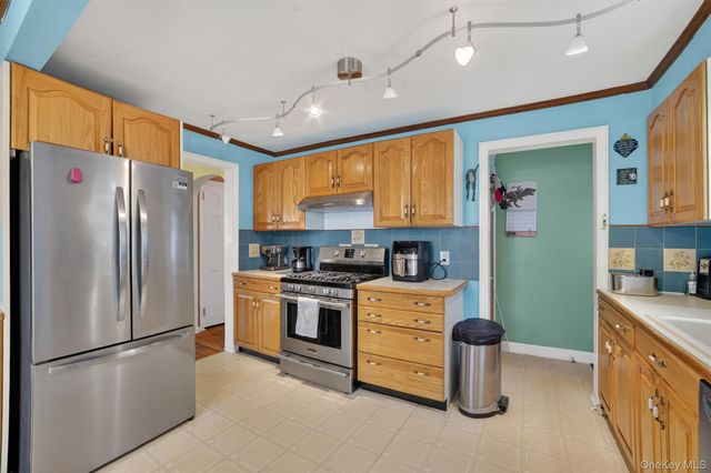 173 Hunter Avenue, Yonkers, NY 10704