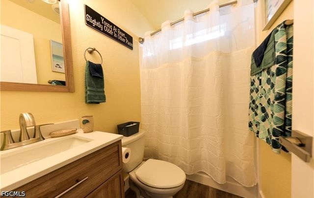 19 Helen LN, Fort Myers Beach, FL 33931