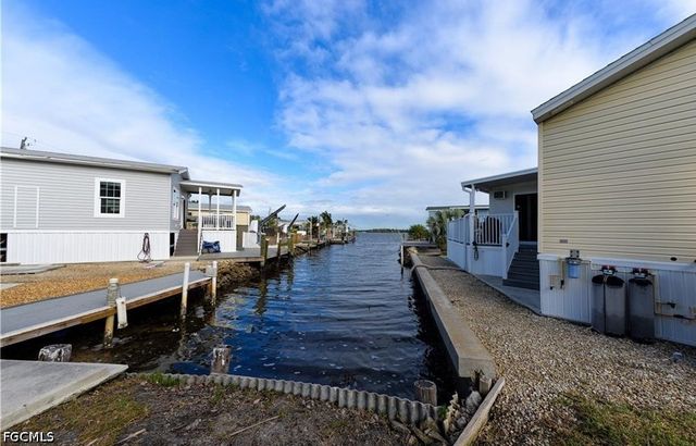 19 Helen LN, Fort Myers Beach, FL 33931