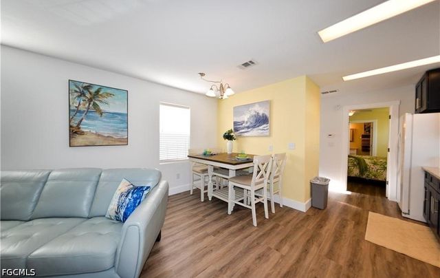 19 Helen LN, Fort Myers Beach, FL 33931
