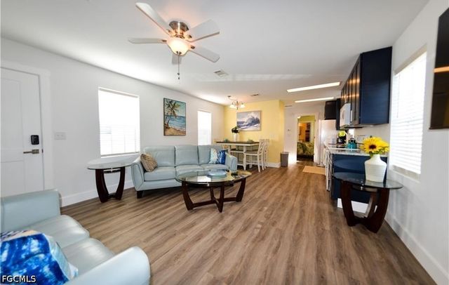 19 Helen LN, Fort Myers Beach, FL 33931