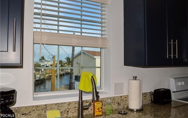 19 Helen LN, Fort Myers Beach, FL 33931