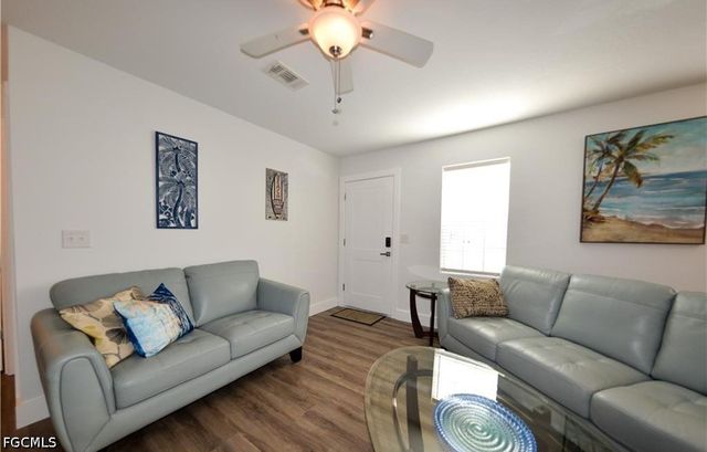 19 Helen LN, Fort Myers Beach, FL 33931