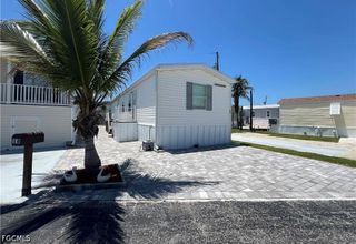 19 Helen LN, Fort Myers Beach, FL 33931