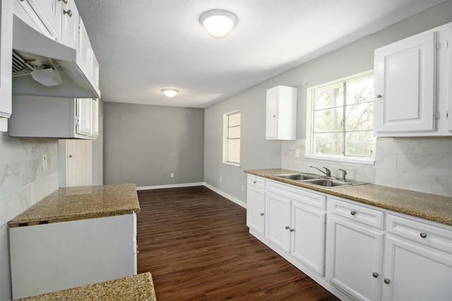 7 Talisman Court, Houston, TX 77076