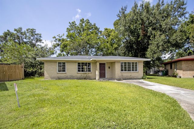 7 Talisman Court, Houston, TX 77076