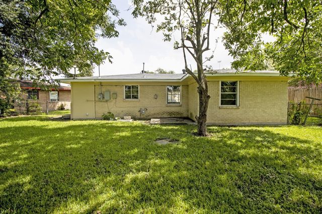 7 Talisman Court, Houston, TX 77076