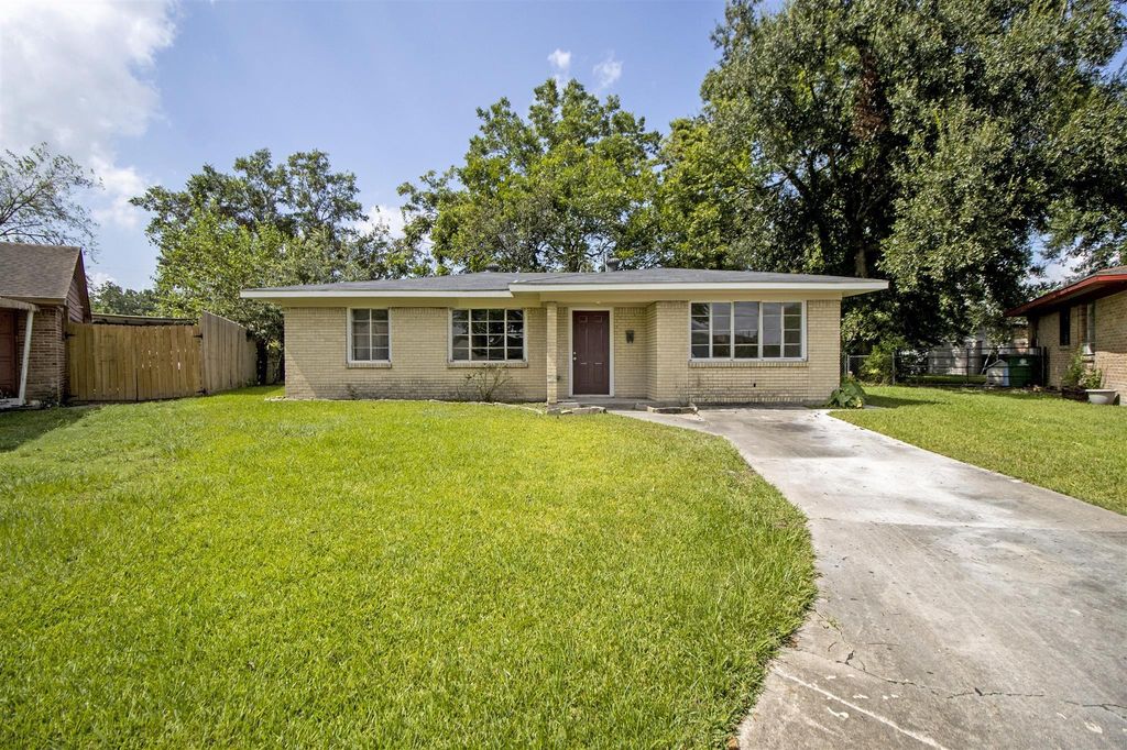 7 Talisman Court, Houston, TX 77076