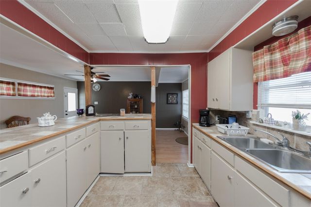 221 W Burton Street, Sherman, TX 75092