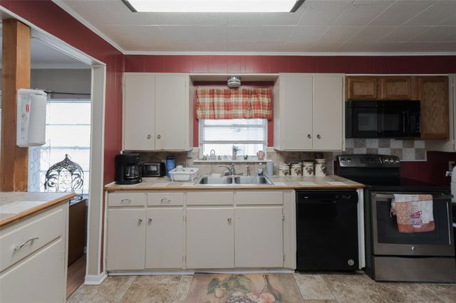 221 W Burton Street, Sherman, TX 75092