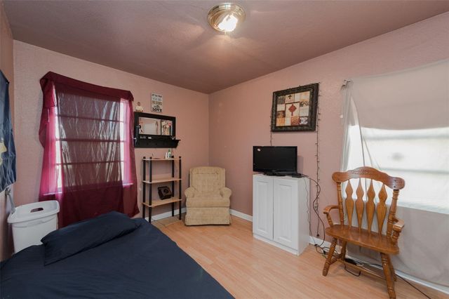 221 W Burton Street, Sherman, TX 75092