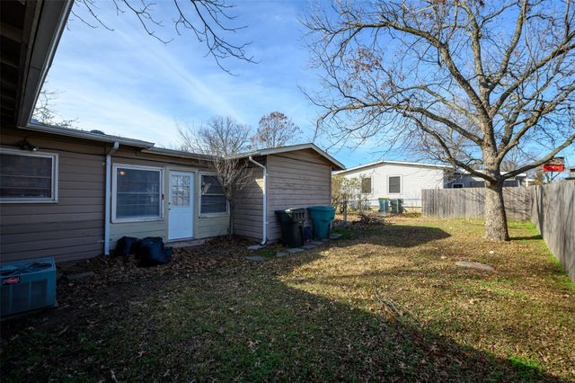 221 W Burton Street, Sherman, TX 75092