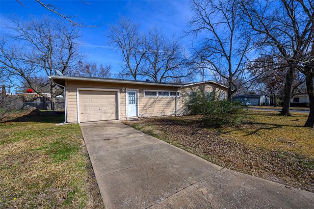 221 W Burton Street, Sherman, TX 75092