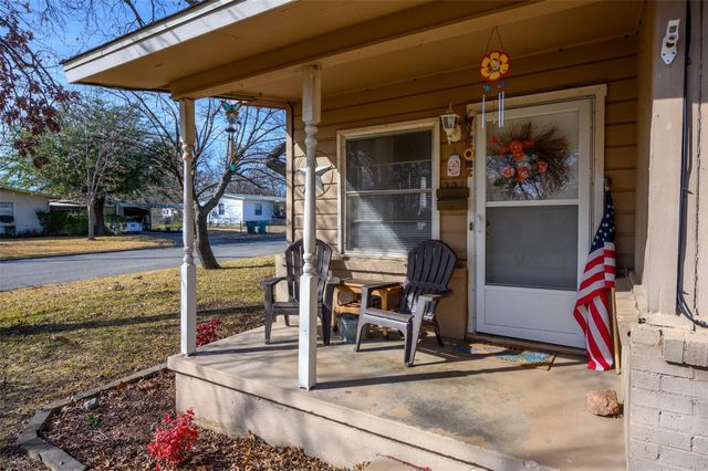 221 W Burton Street, Sherman, TX 75092