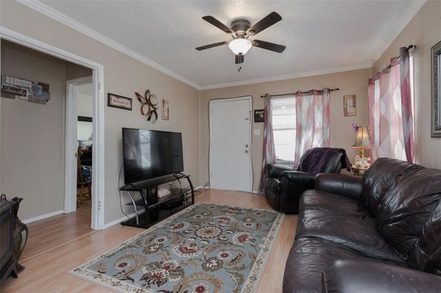 221 W Burton Street, Sherman, TX 75092