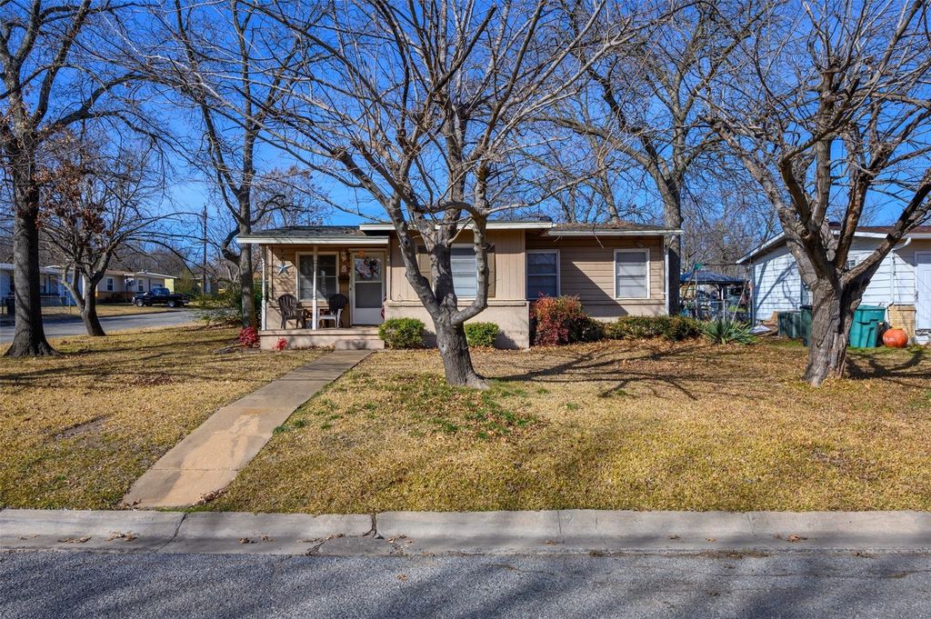 221 W Burton Street, Sherman, TX 75092