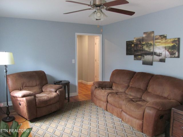 300 Tennessee Ave, Greenback, TN 37742