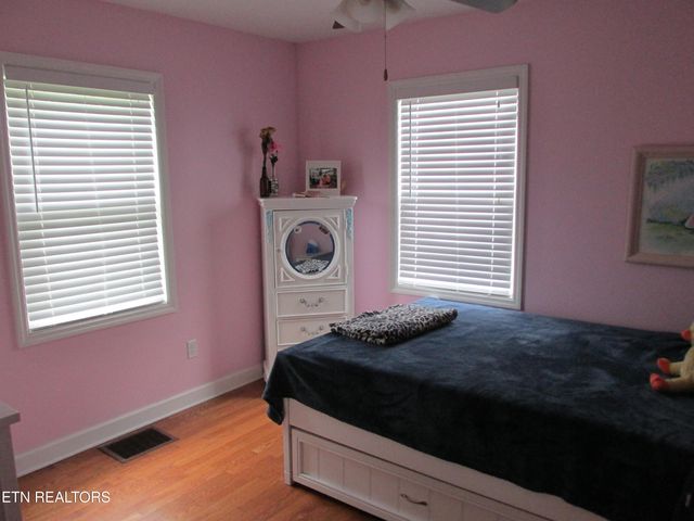 300 Tennessee Ave, Greenback, TN 37742