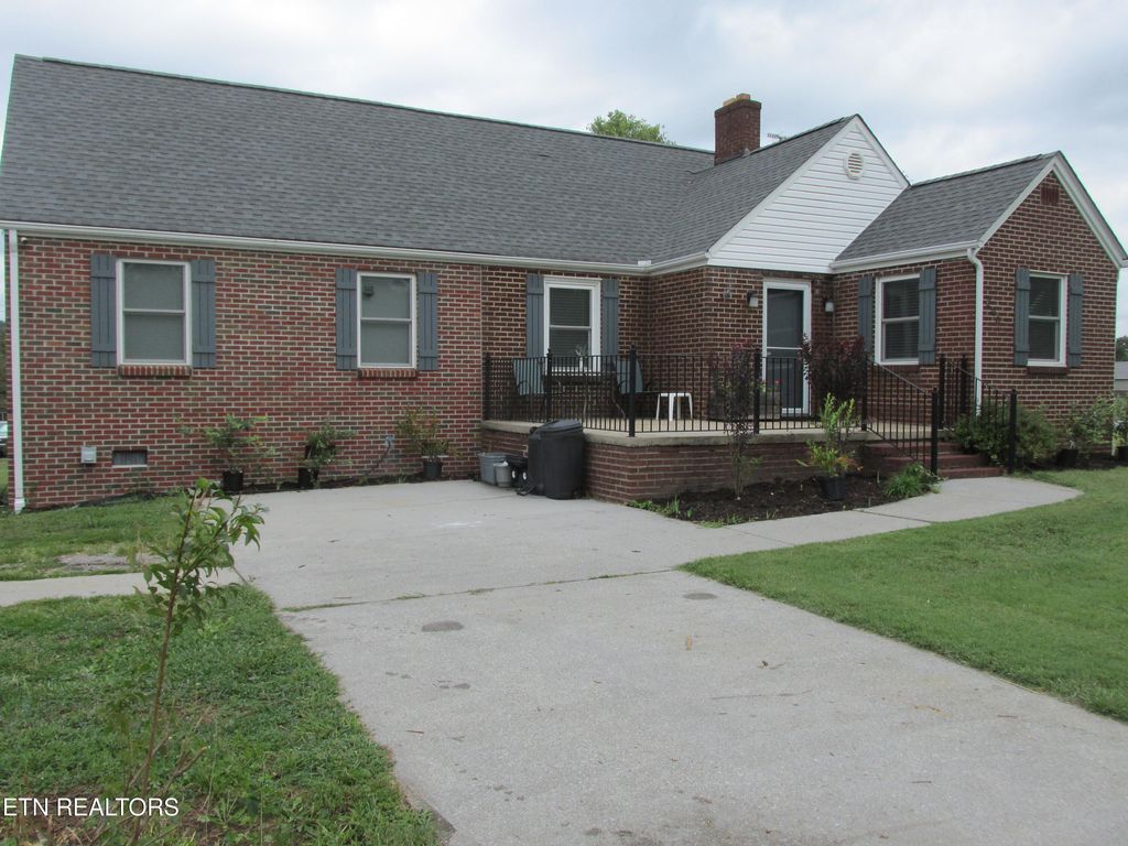 300 Tennessee Ave, Greenback, TN 37742