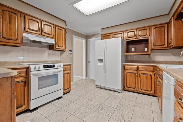 306 Robinwood Dr, Dalton, GA 30721