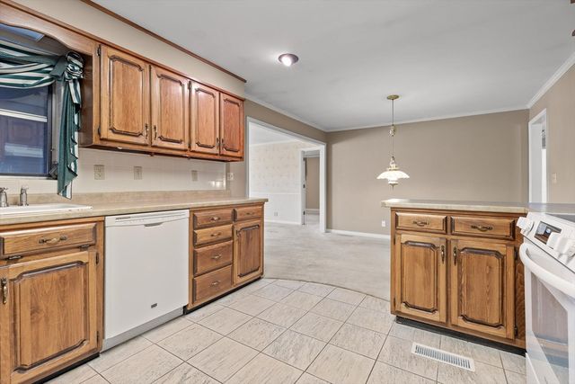 306 Robinwood Dr, Dalton, GA 30721