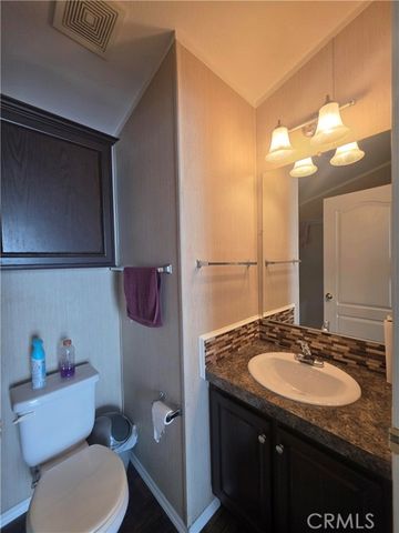 812 N Loren Avenue 18, Azusa, CA 91702