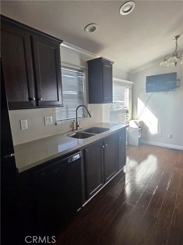 812 N Loren Avenue 18, Azusa, CA 91702