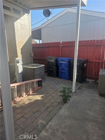 812 N Loren Avenue 18, Azusa, CA 91702