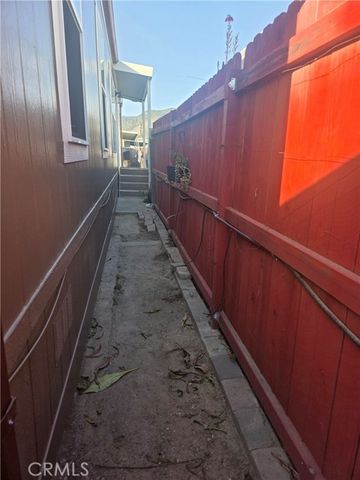 812 N Loren Avenue 18, Azusa, CA 91702