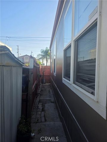 812 N Loren Avenue 18, Azusa, CA 91702