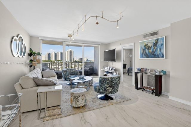 3703 NE 166th St 904, North Miami Beach, FL 33160