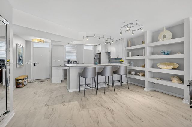 3703 NE 166th St 904, North Miami Beach, FL 33160