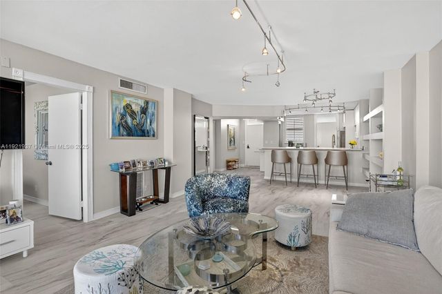 3703 NE 166th St 904, North Miami Beach, FL 33160