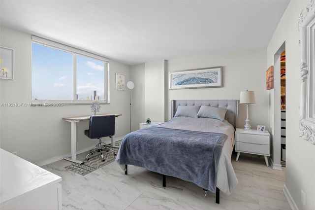 3703 NE 166th St 904, North Miami Beach, FL 33160