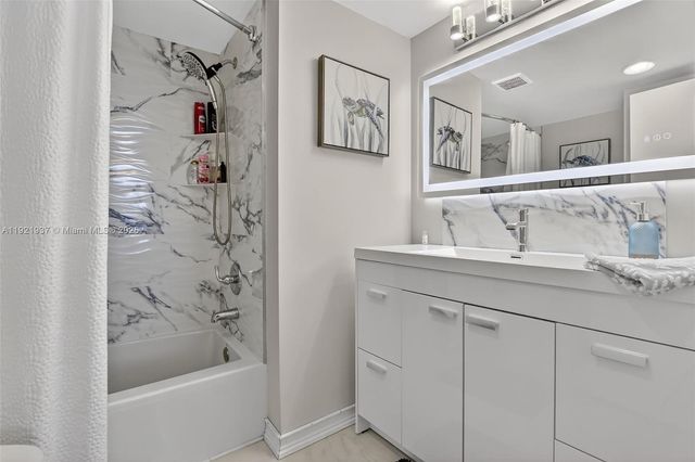 3703 NE 166th St 904, North Miami Beach, FL 33160