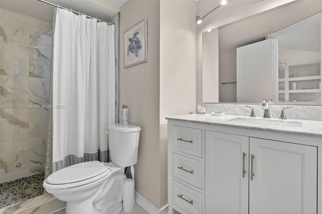 3703 NE 166th St 904, North Miami Beach, FL 33160