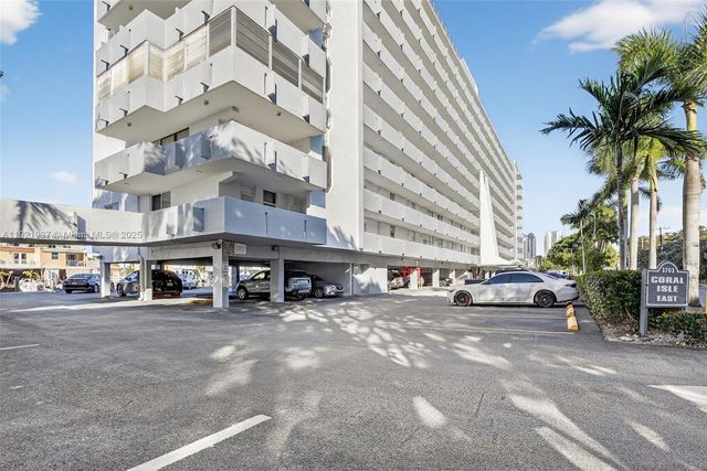 3703 NE 166th St 904, North Miami Beach, FL 33160