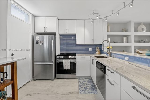 3703 NE 166th St 904, North Miami Beach, FL 33160