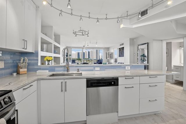 3703 NE 166th St 904, North Miami Beach, FL 33160