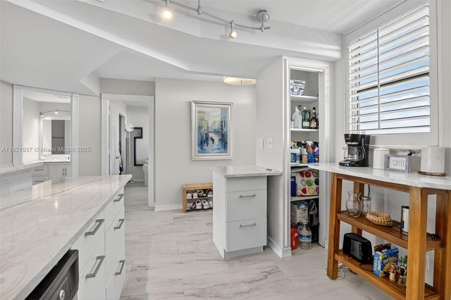 3703 NE 166th St 904, North Miami Beach, FL 33160