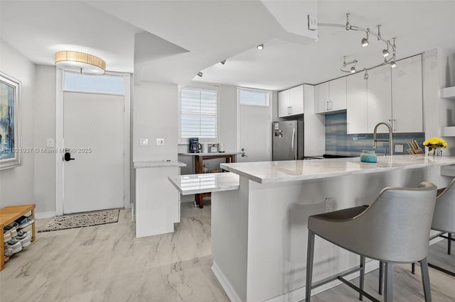 3703 NE 166th St 904, North Miami Beach, FL 33160